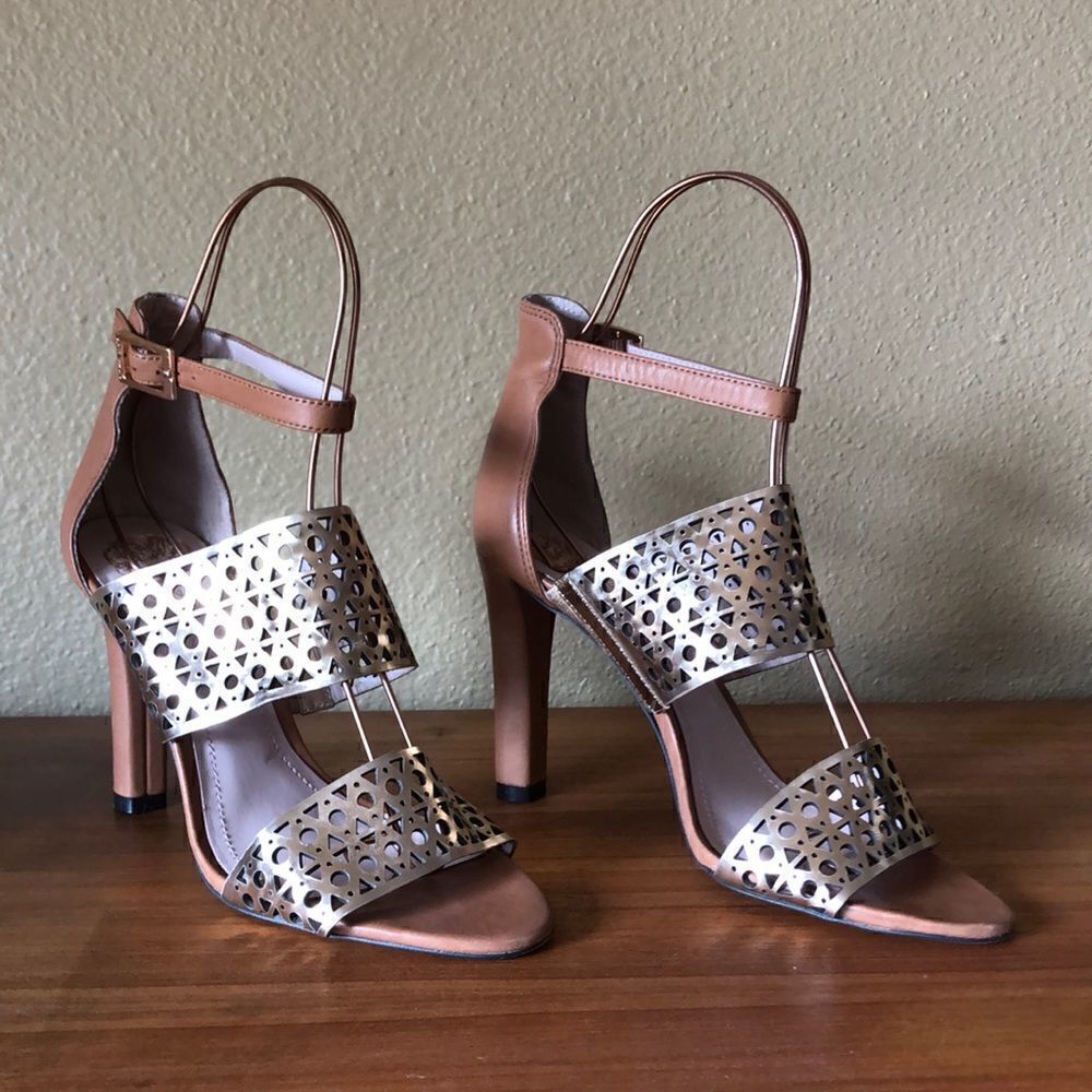Vince Camuto Okeli leather and metallic sandals Size 8.5 excellent!‎